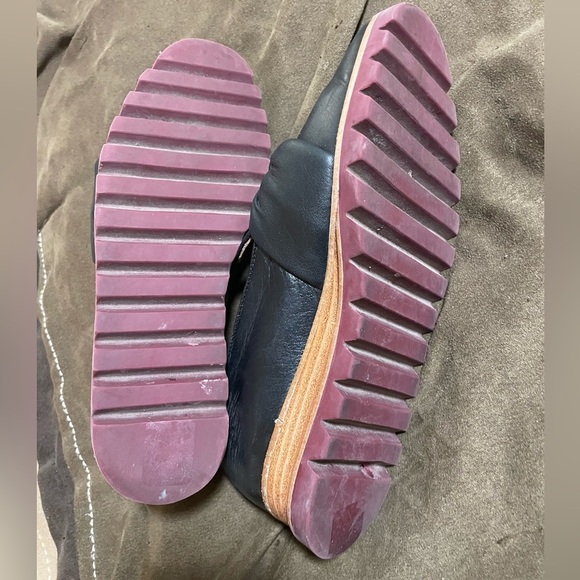 Bernardo black Leather Slip-On loafers 6.5 M - Picture 6 of 8